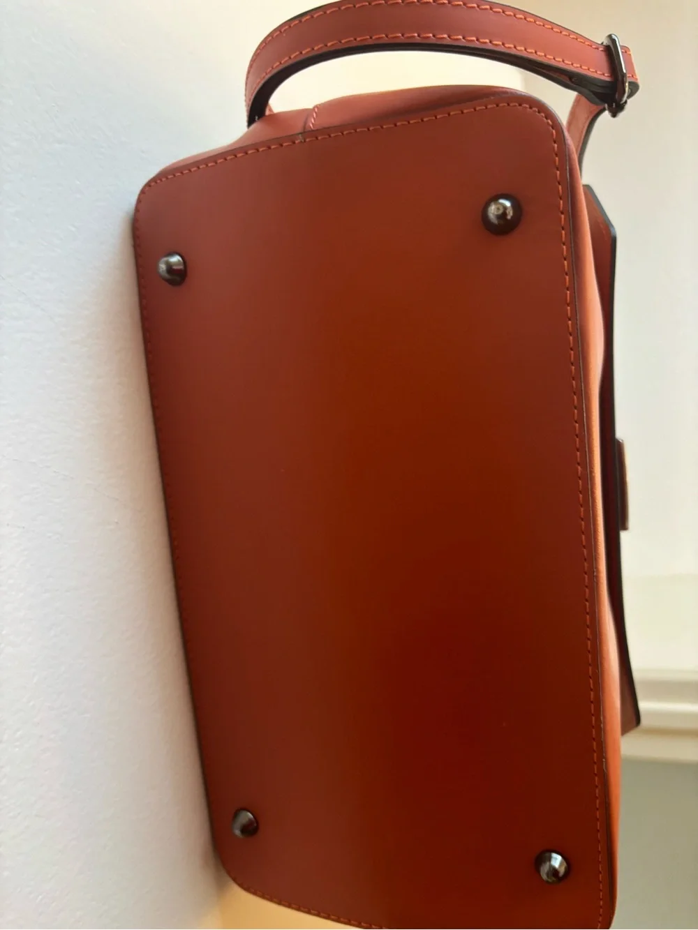 Excellent pre-owned Luna Ferracuti Shoulder Bag in Burnt Orange w/free 🎁
